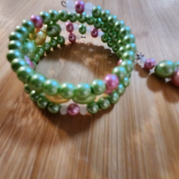 Hand Crafted 3 Piece Jewelry Set Faux Pearls Green Yellow Pink White Necklace - Picture 3 of 10
